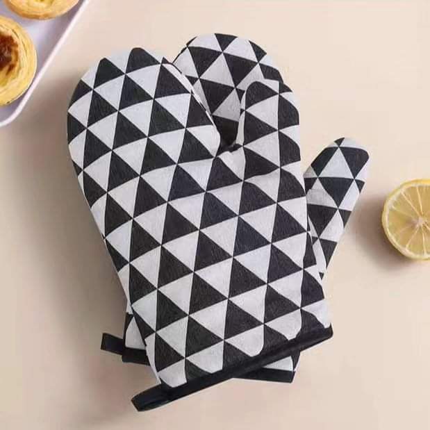 Oven/kitchen Gloves - a pair