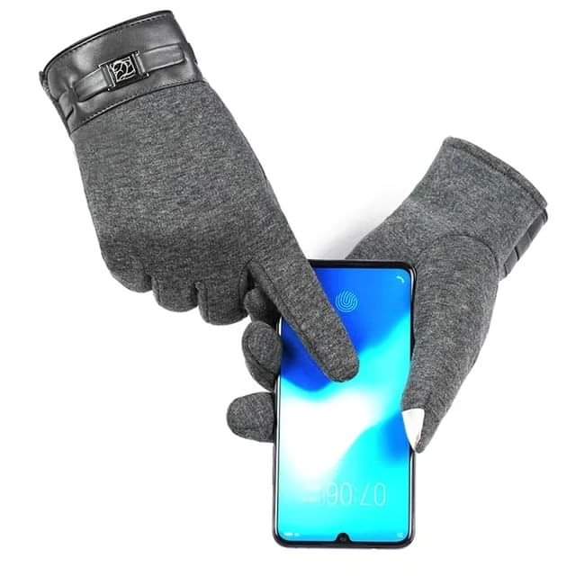 Warm winter gloves with smart touch fingers per pair