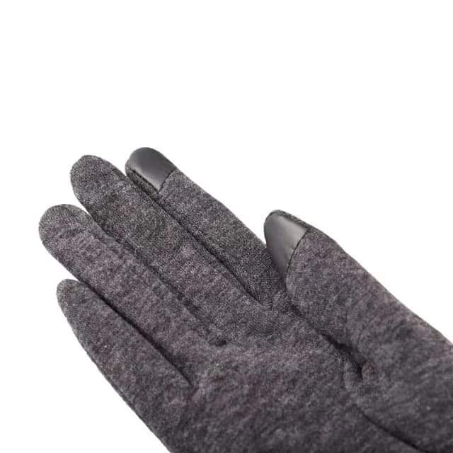 Warm winter gloves with smart touch fingers per pair
