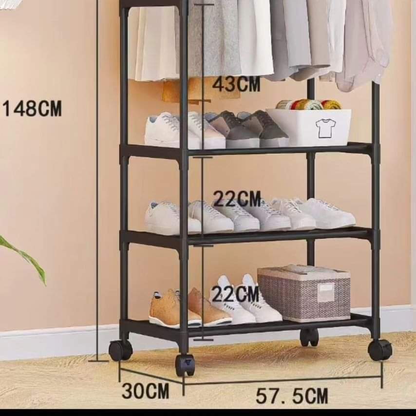 Rolling garment rack