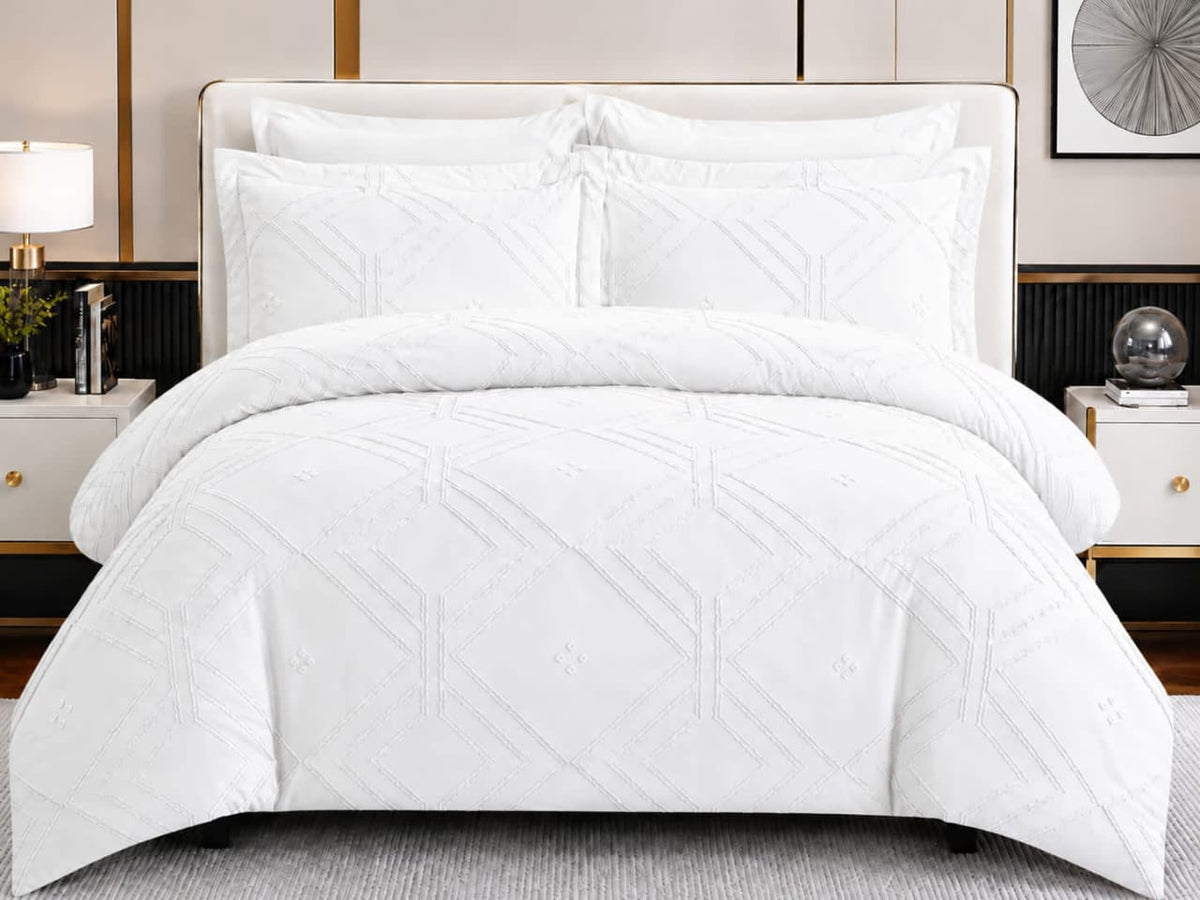 6 × 7 Tufted Duvet Set with 1 Bedsheet and 4 Pillowcases