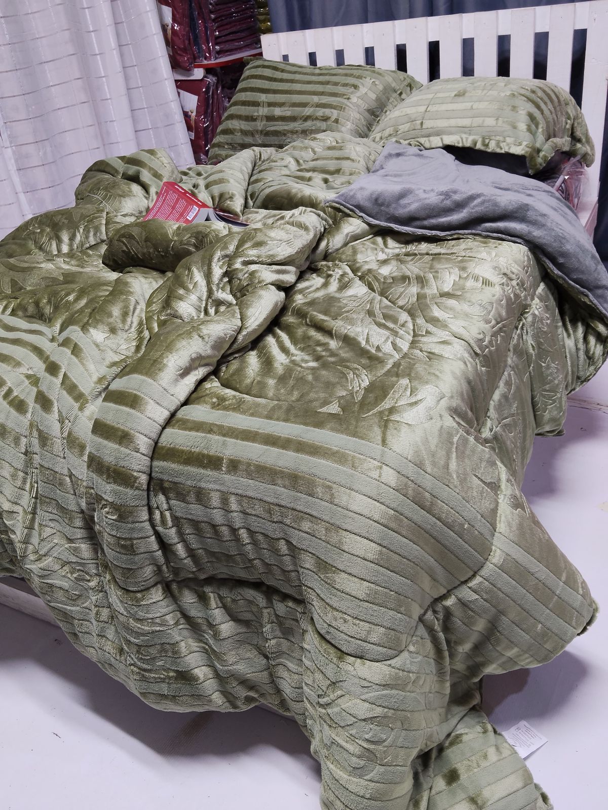 6×7 ft Soft Silk Duvet Set with Bedsheet and Two Pillowcases