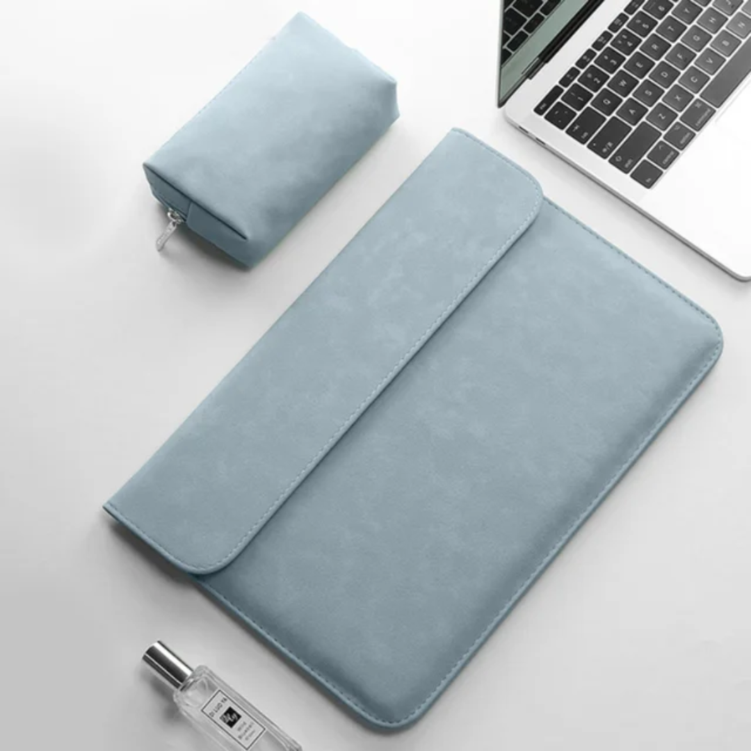 Laptop sleeve with a mouse bag