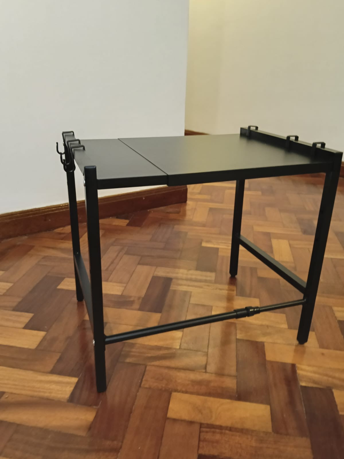 Single layer microwave stand