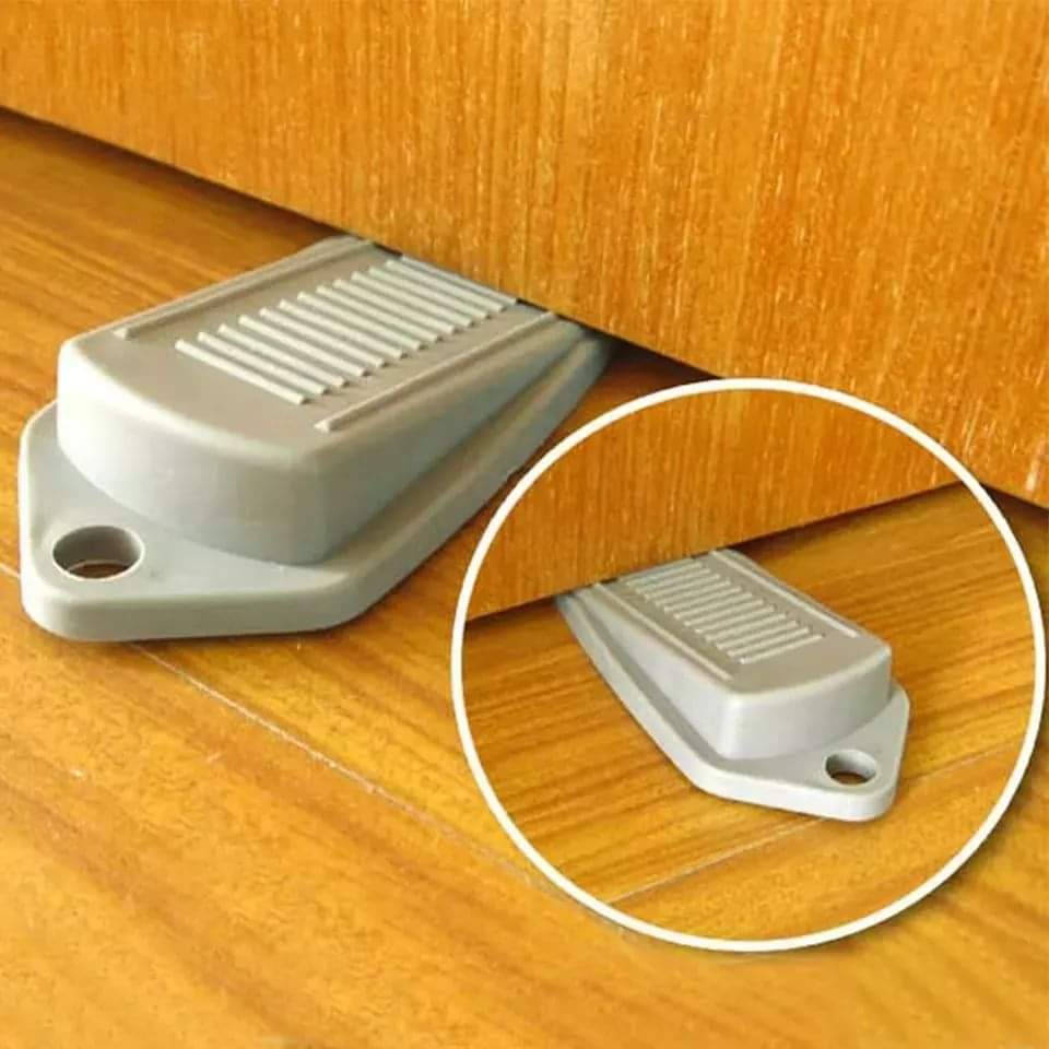 Door stopper jammer preventing doors from closing and slamming