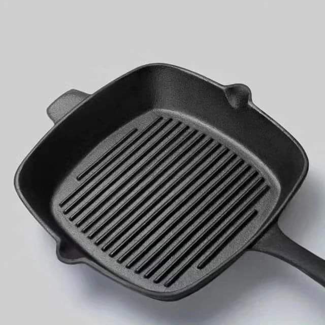 28cm Heavy gauge cast iron square grill pan