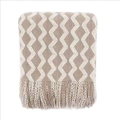 Knitted throw blankets