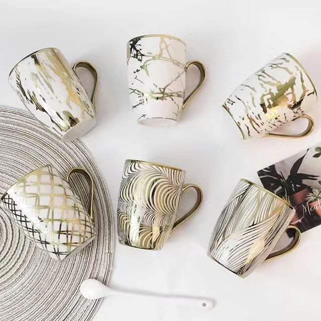 Set of 4 Classy Vintage Gold Mugs