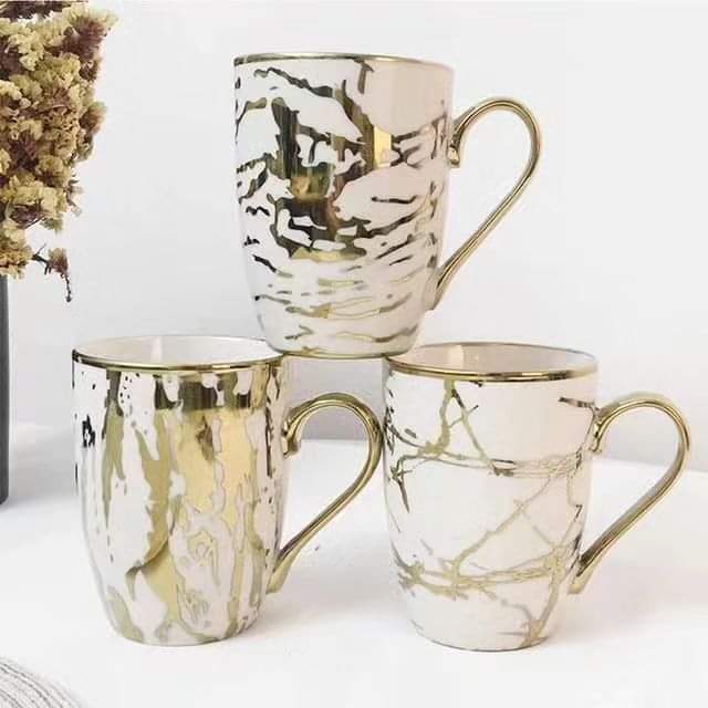Set of 4 Classy Vintage Gold Mugs