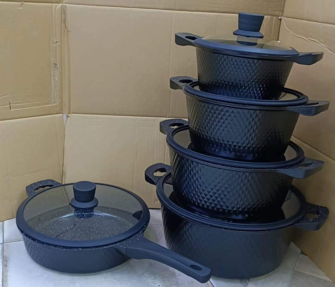 High Quality Cookware with Silicon lid covers