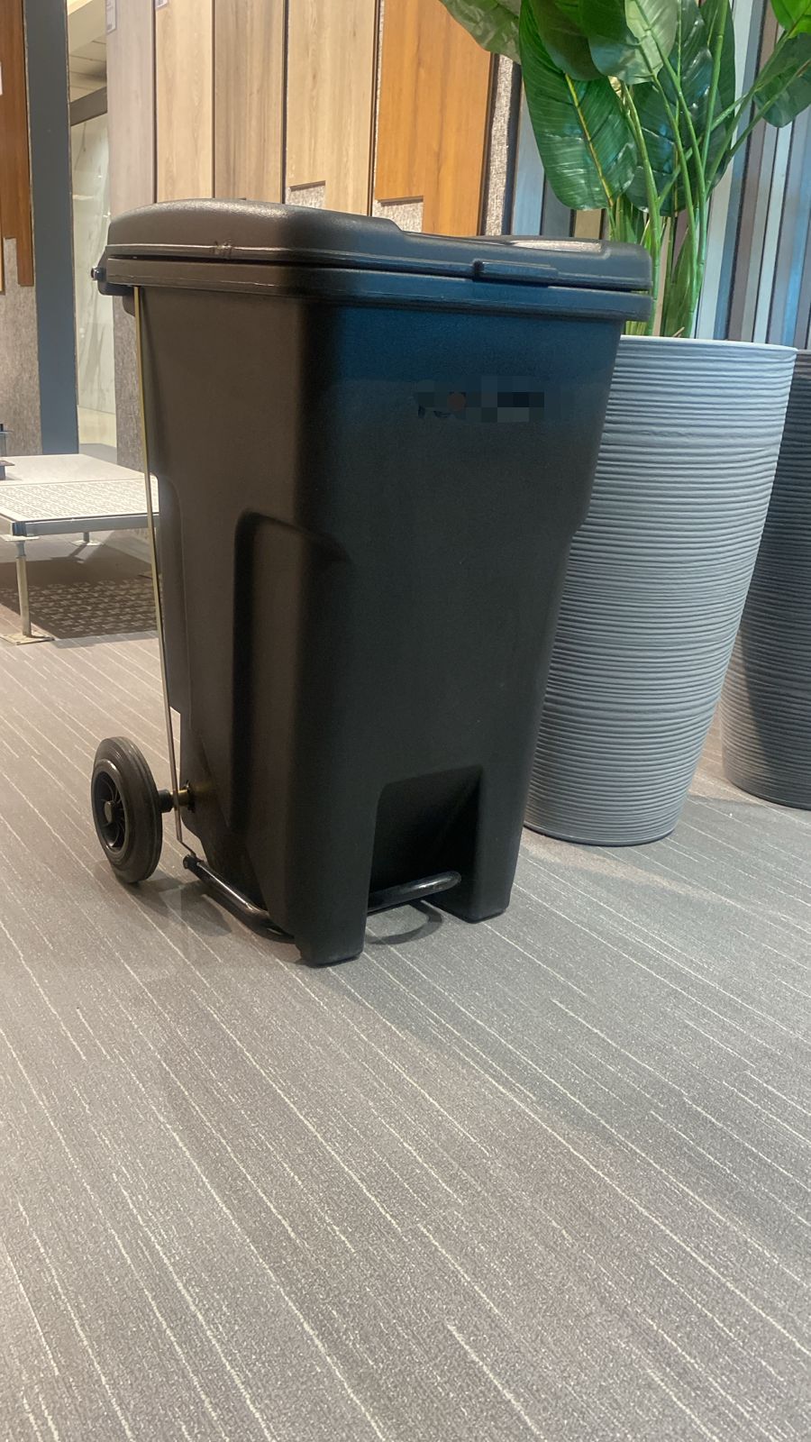 Trash Bins 90Litres with wheels , handle and foot pedal