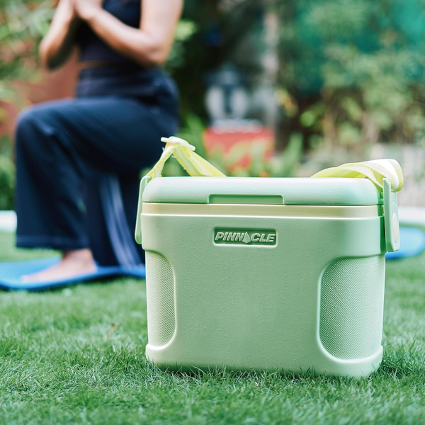 8L Cooler Box Pinnacle Insulated Food and Beverage Storage with Strap Handle TPX7200