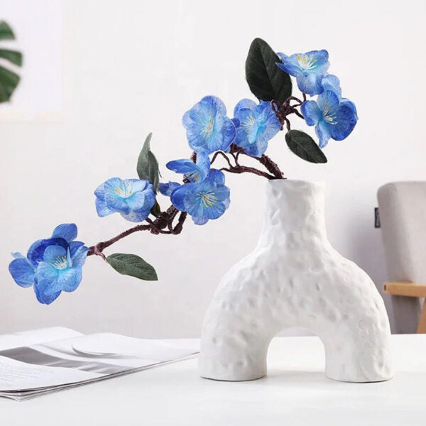 Textured arch ceramic vase, 19.7cm height and length, bold arch design, suitable for artificial or fresh flowers, modern and minimalist décor, Gemelli Collection