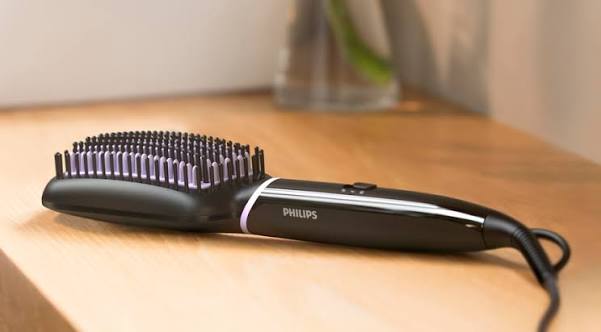 Gemelli Collections Philips ThermoProtect heated straightening brush with tourmaline ceramic coating and two temperature settings designed for fast hair straightening smooth styling and shiny frizz free results.