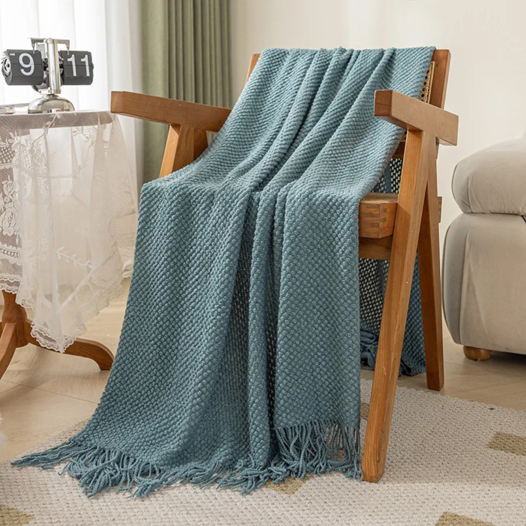 Knitted throw blanket