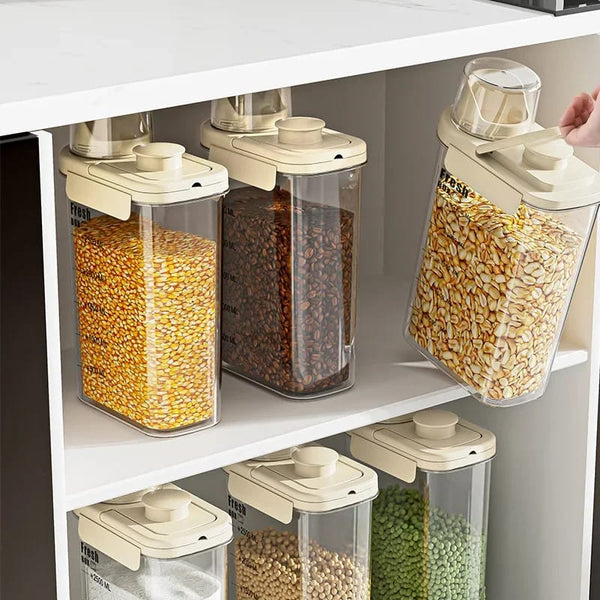 sealed food storage tank with airtight moisture proof and mould resistant design available in 1600ml and 2800ml capacities
