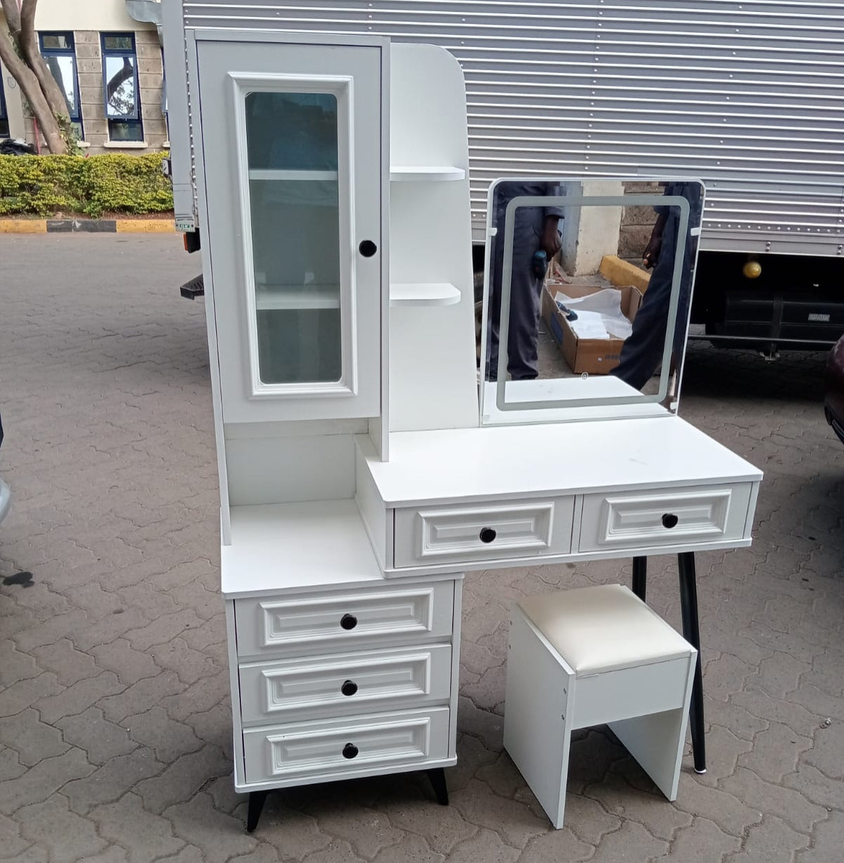 Makeup Dressing Table With Large Mirror And Storage Drawers