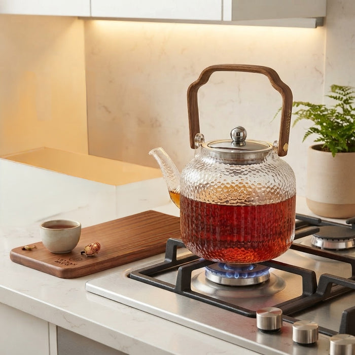 Gemelli Collections 1300ml high borosilicate glass tea pot with built in infuser for brewing and serving tea.