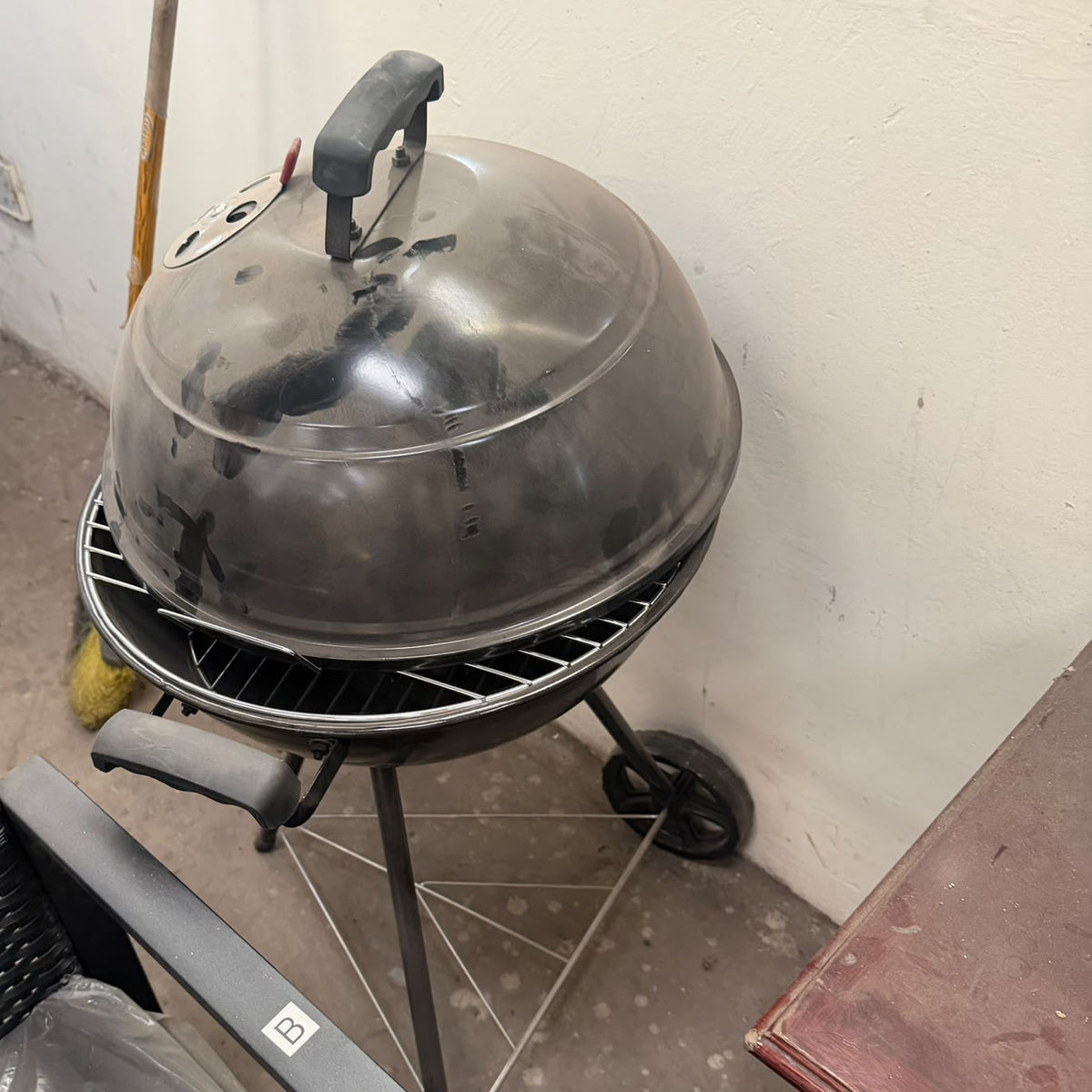Kettle Charcoal BBQ Grill with Wheels & Lid 45 × 45 × 100 cm