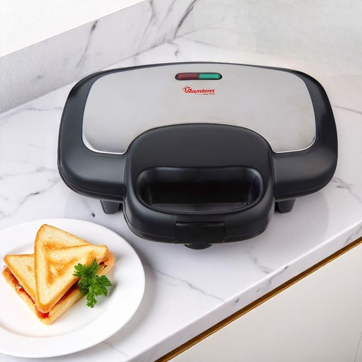 2 slice sandwich toaster with metal top and non-stick plates