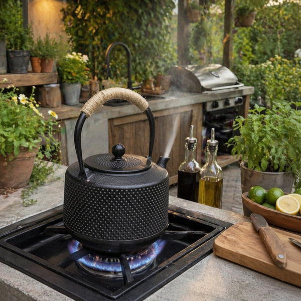 1.5L cast iron teapot with built-in strainer filter for brewing and serving tea.