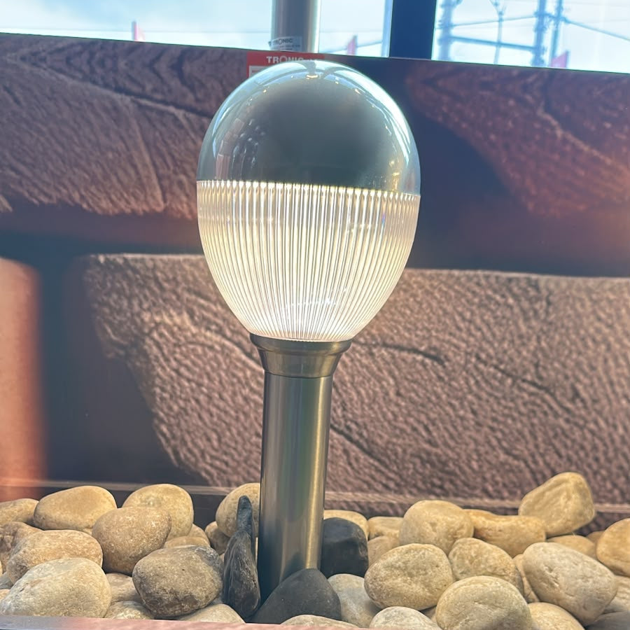 Silver die-cast aluminium LED bollard light with warm white illumination and clear glass diffuser for outdoor pathway lighting LL 201P-0400-SS-WW - Gemelli Collection