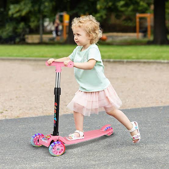 Kids Scooter – Foldable Outdoor Ride On Scooter for Children with Smooth Wheels for Safe and Fun Riding