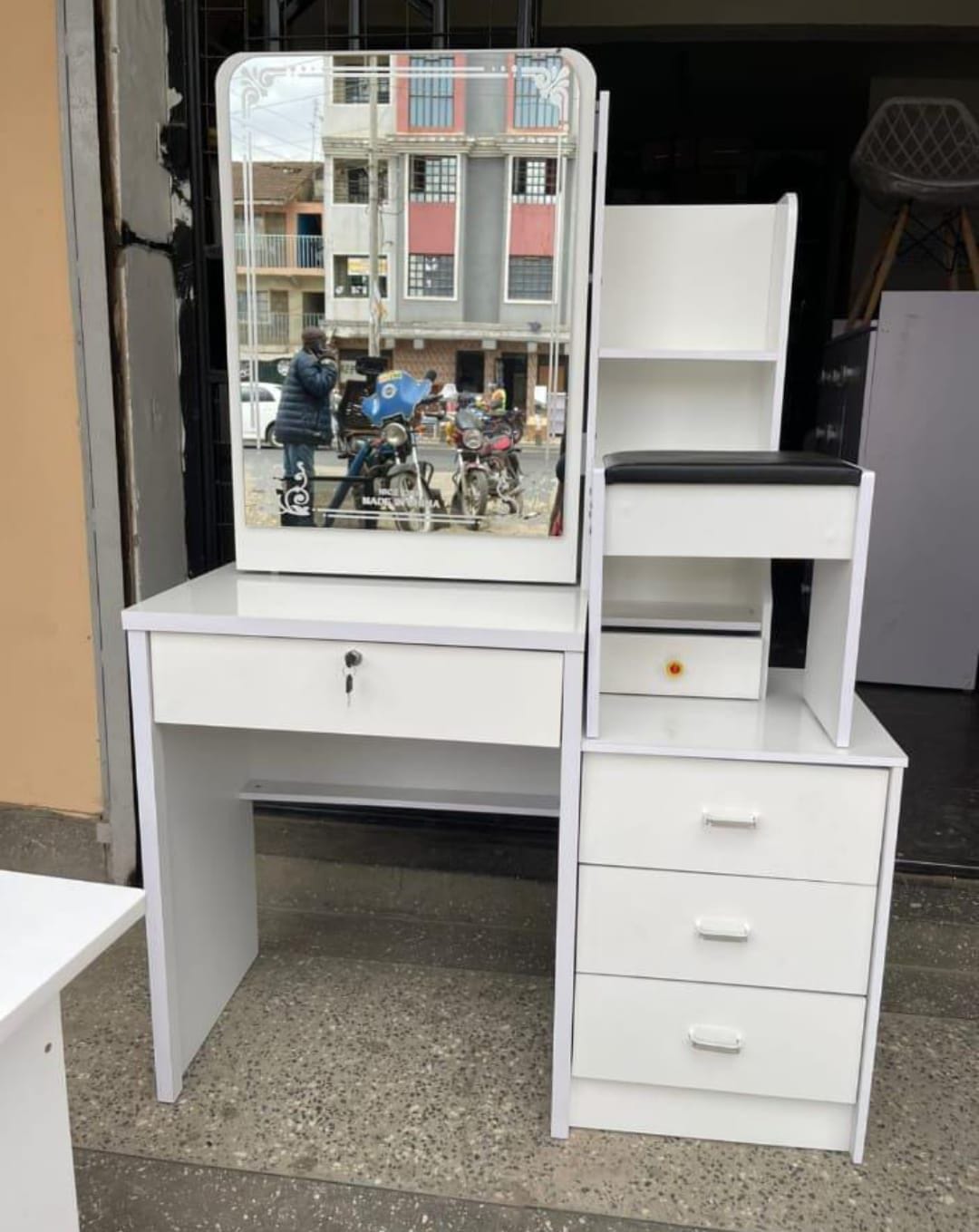 Modern Dressing Table with Mirror