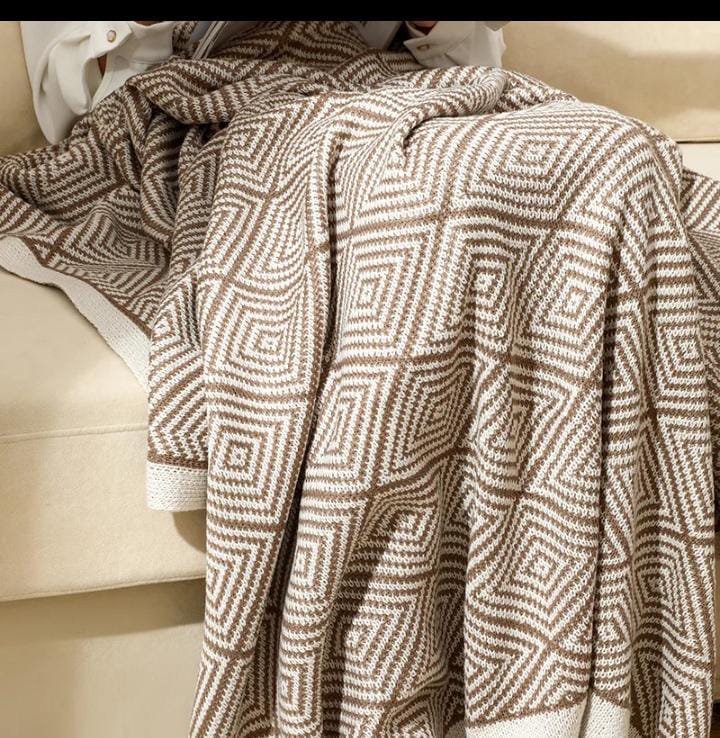 Alt Text
Bohemian knitted throw blanket – 150×200cm, soft yarn – home décor and warmth