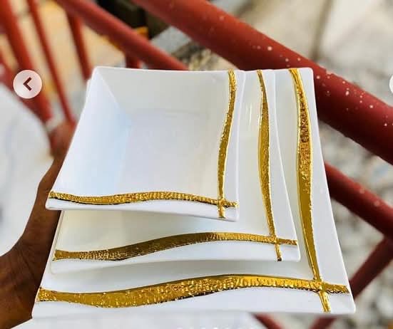 18pc Gold/White Dinner Plate