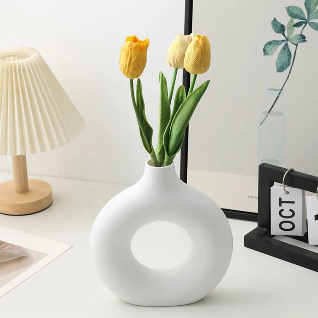 Decorative Nordic circular donut white ceramic vase modern hollow ring vase for dried flowers pampas grass shelf coffee table and home décor.