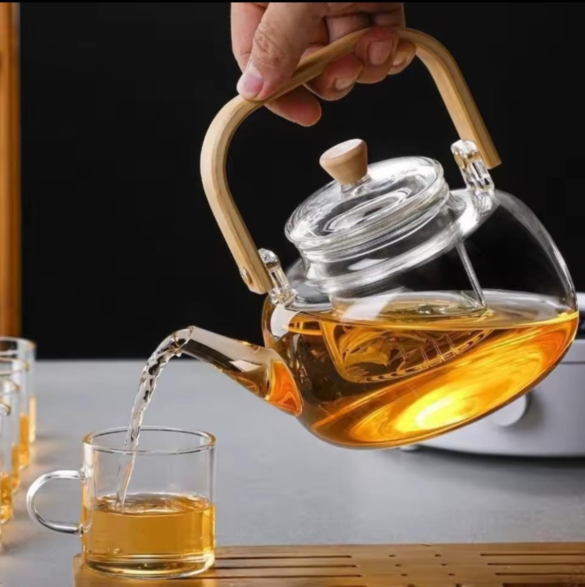 1.4L borosilicate glass teapot with infuser, heat-resistant design and open-flame suitability for brewing fruit tea, herbal tea and infused water.