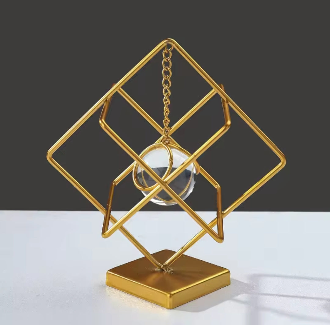 Decorative Center piece with Pendillum