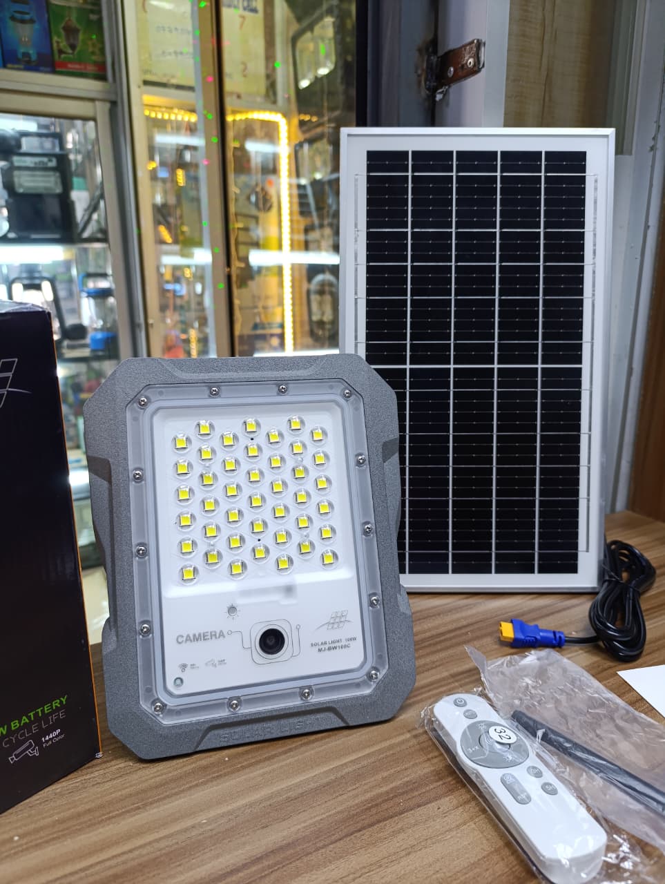 100w Solar Floodlight With WiFi CCTV Camera