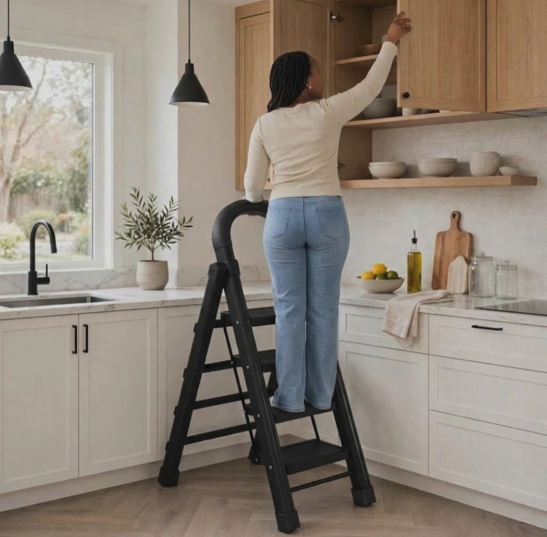 4-Step Folding Ladder with Safety Handle 120cm