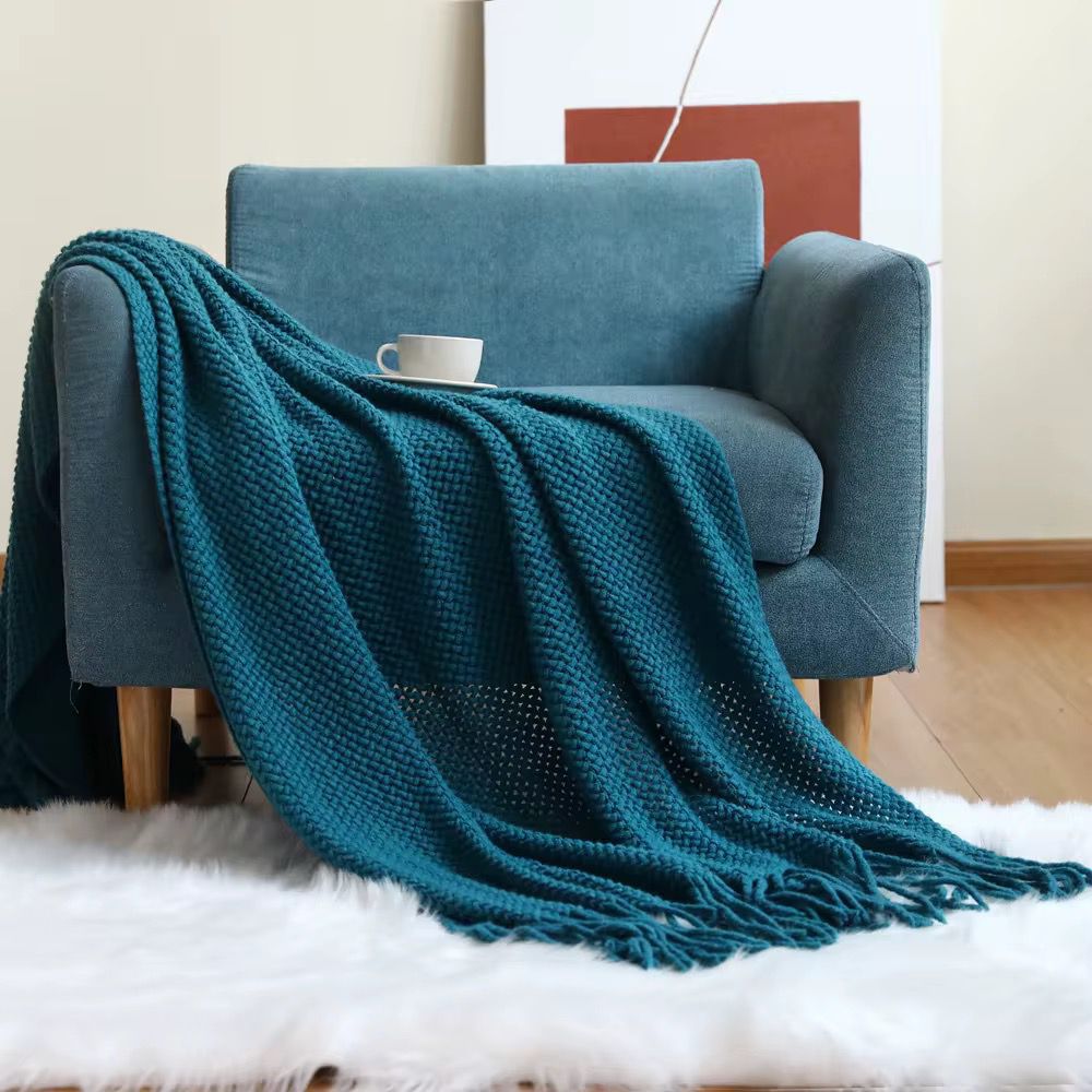 Throw Blanket with Tassels 130×170cm, Soft and Cozy Lightweight Blanket for Sofas, Beds, and Lounge Areas, Elegant Tassel Design for Stylish Home Décor