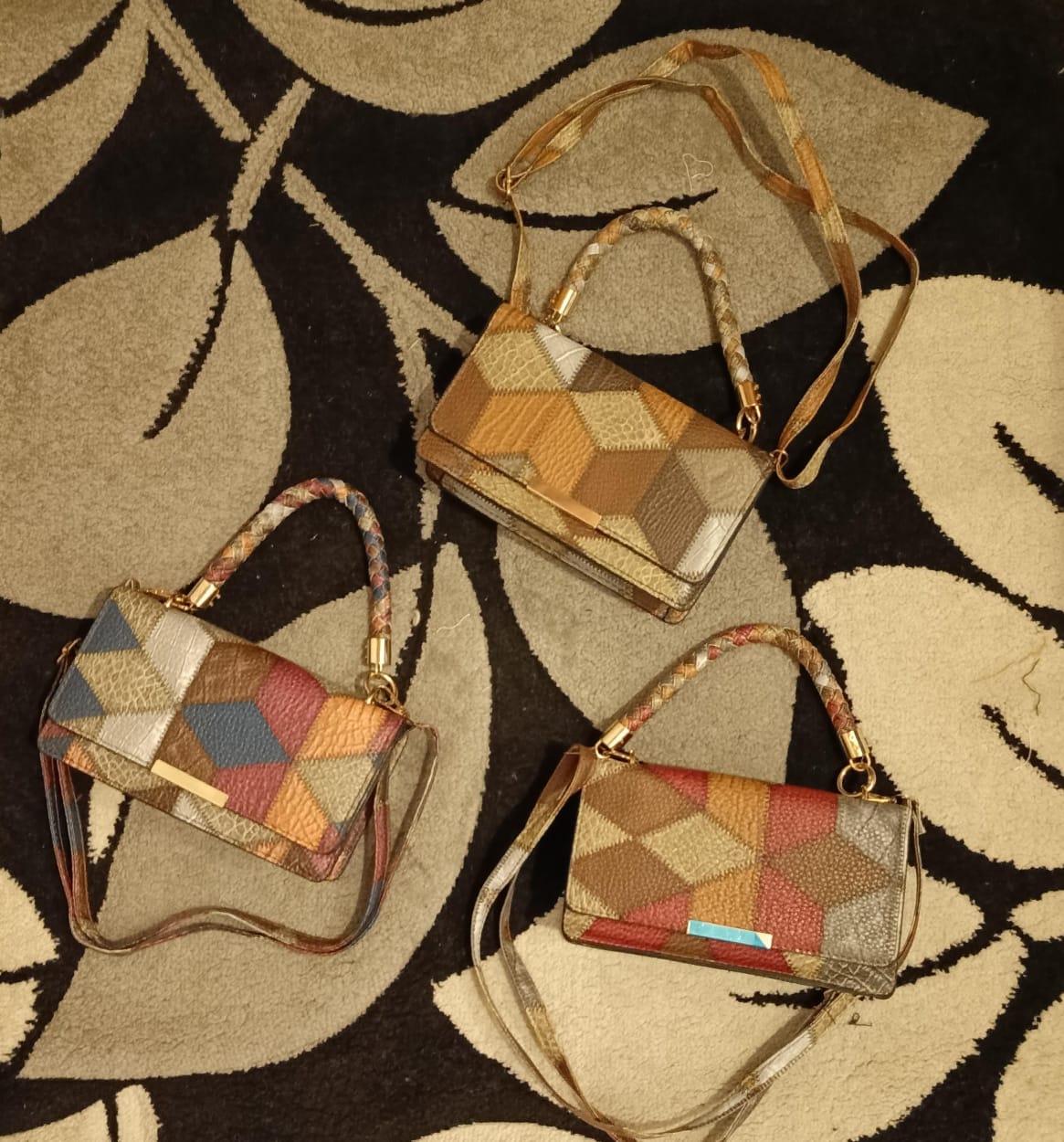 Multicoloured Diamond Pattern Sling Bag for Everyday Use