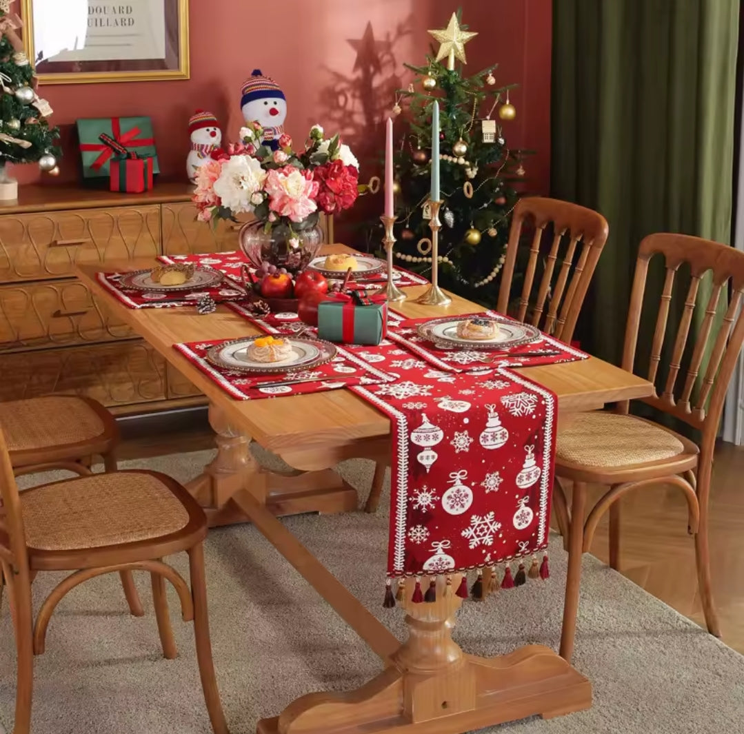 Christmas Themed Table Runner+Mats