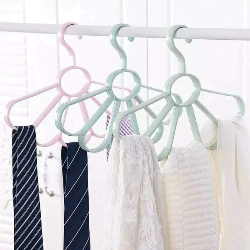 Petal shaped hanger