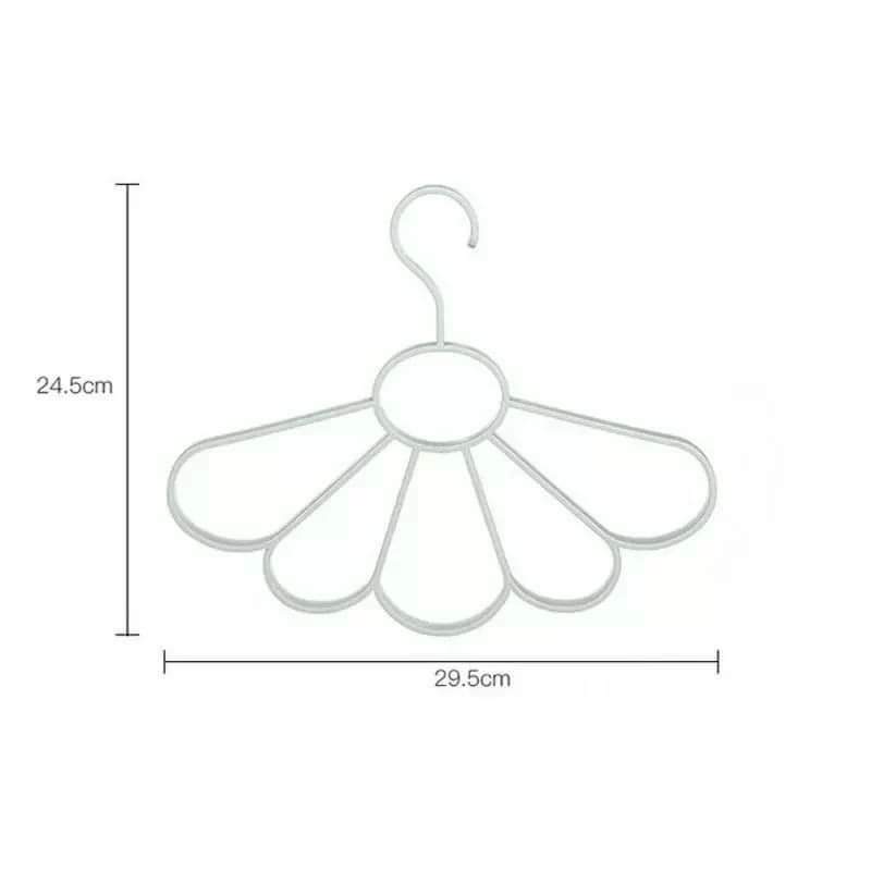 Petal shaped hanger