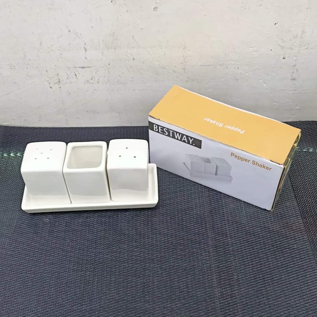 Salt &pepper set with toothpicks dispenser