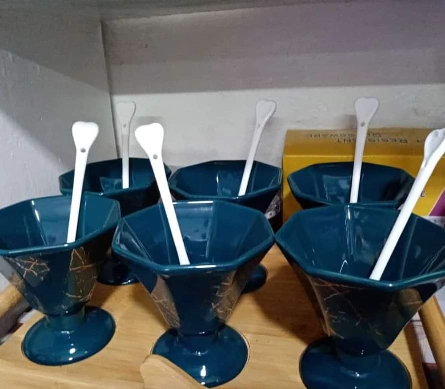 Icecream cups/salad bowls set
