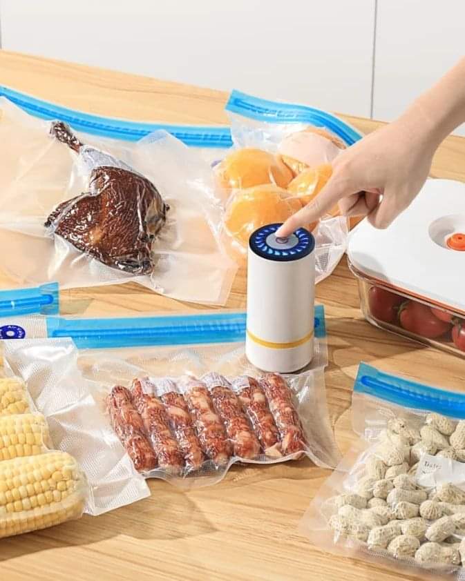 Rechargable multifuncional vacuum machine