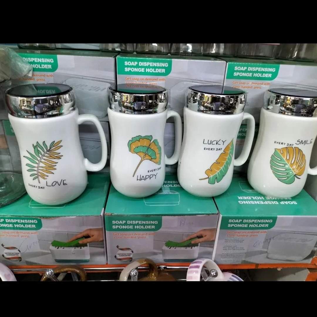 Elegant coffee mugs with a mirror lid
