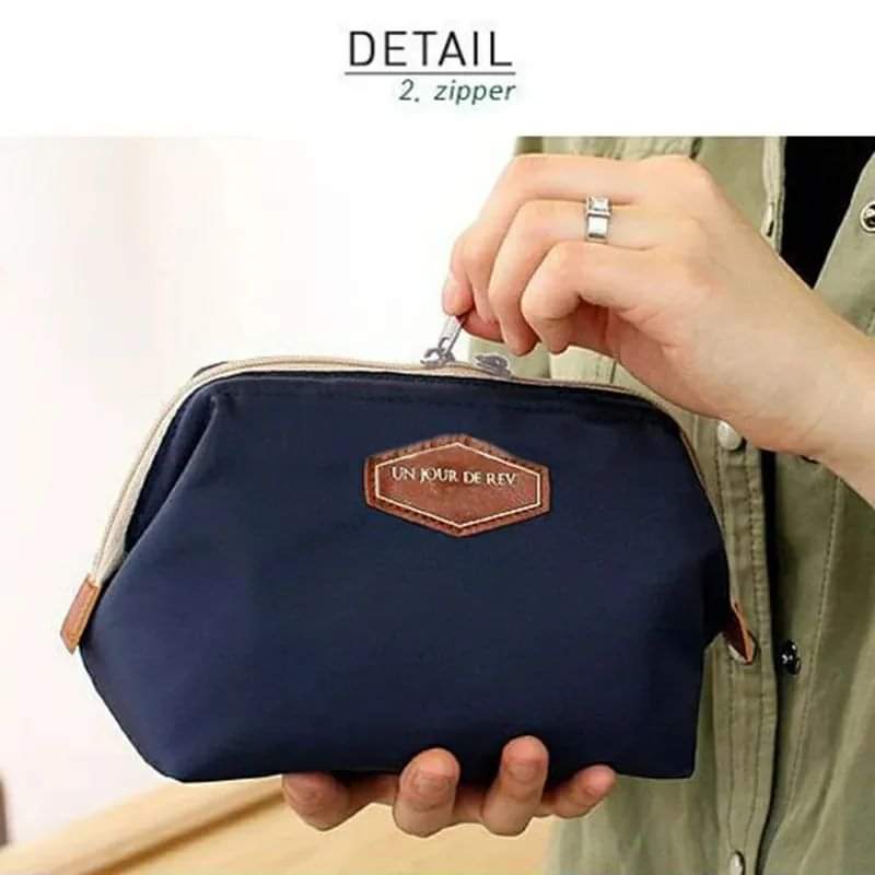 Multifunctional and portable make up/accessories bag
