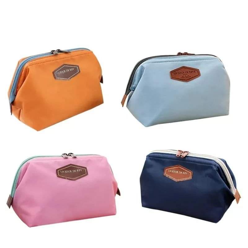 Multifunctional and portable make up/accessories bag