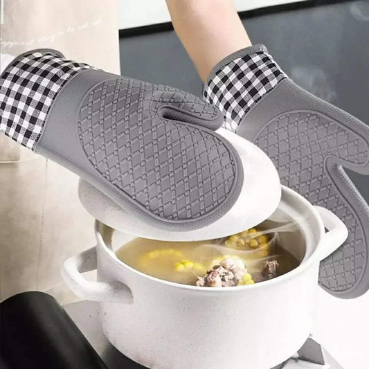 Silicone kitchen/oven gloves