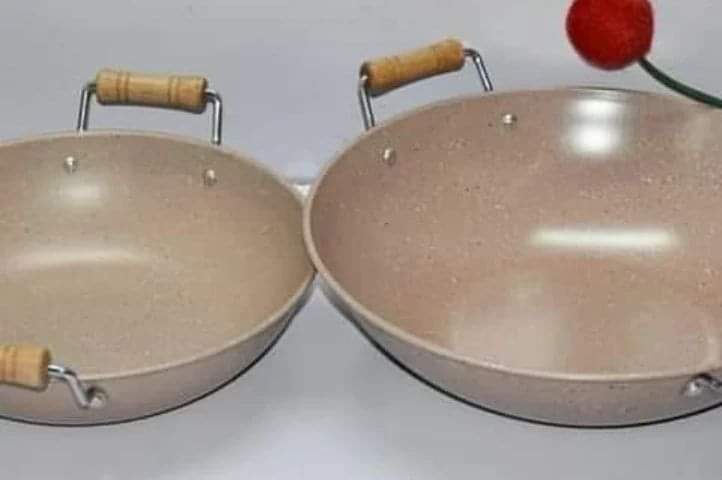 Deep pan with 2wooden handles