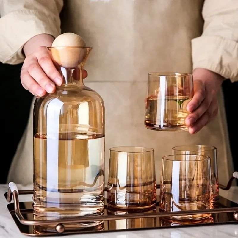 Gold Wine Decanter & 6 wine glasses