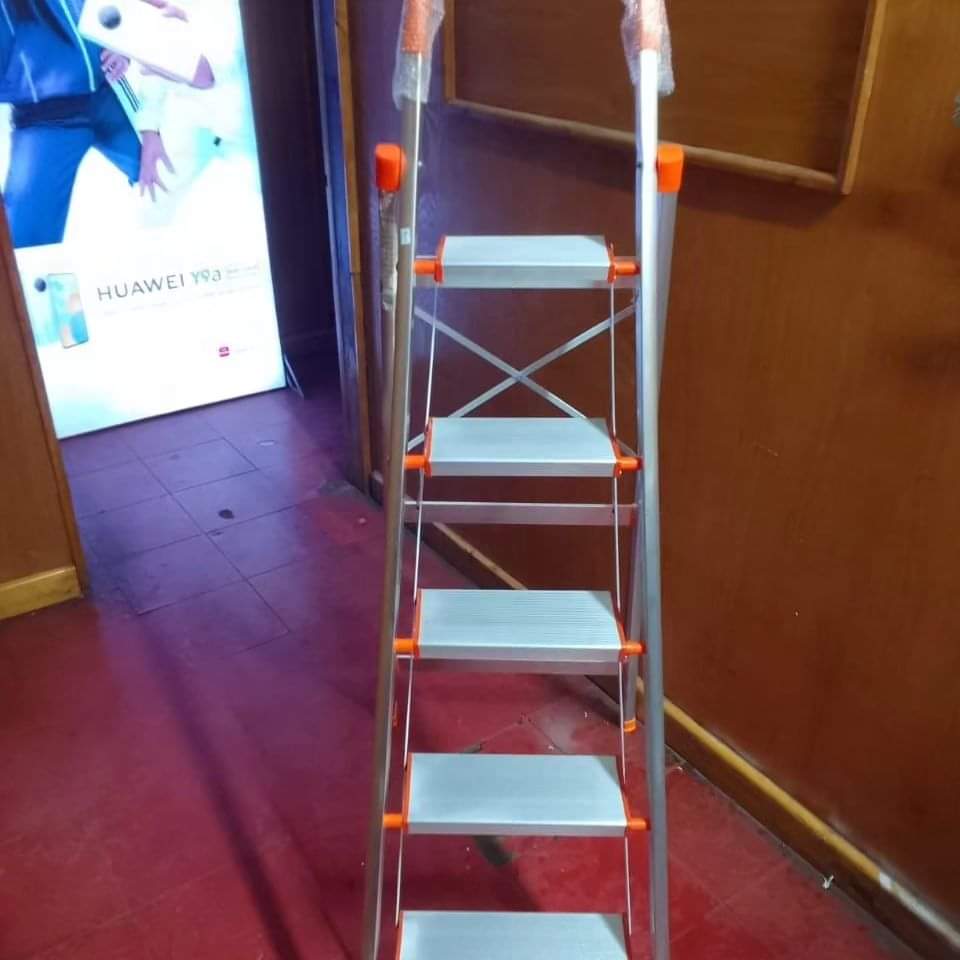 Multipurposes Foldable Ladder